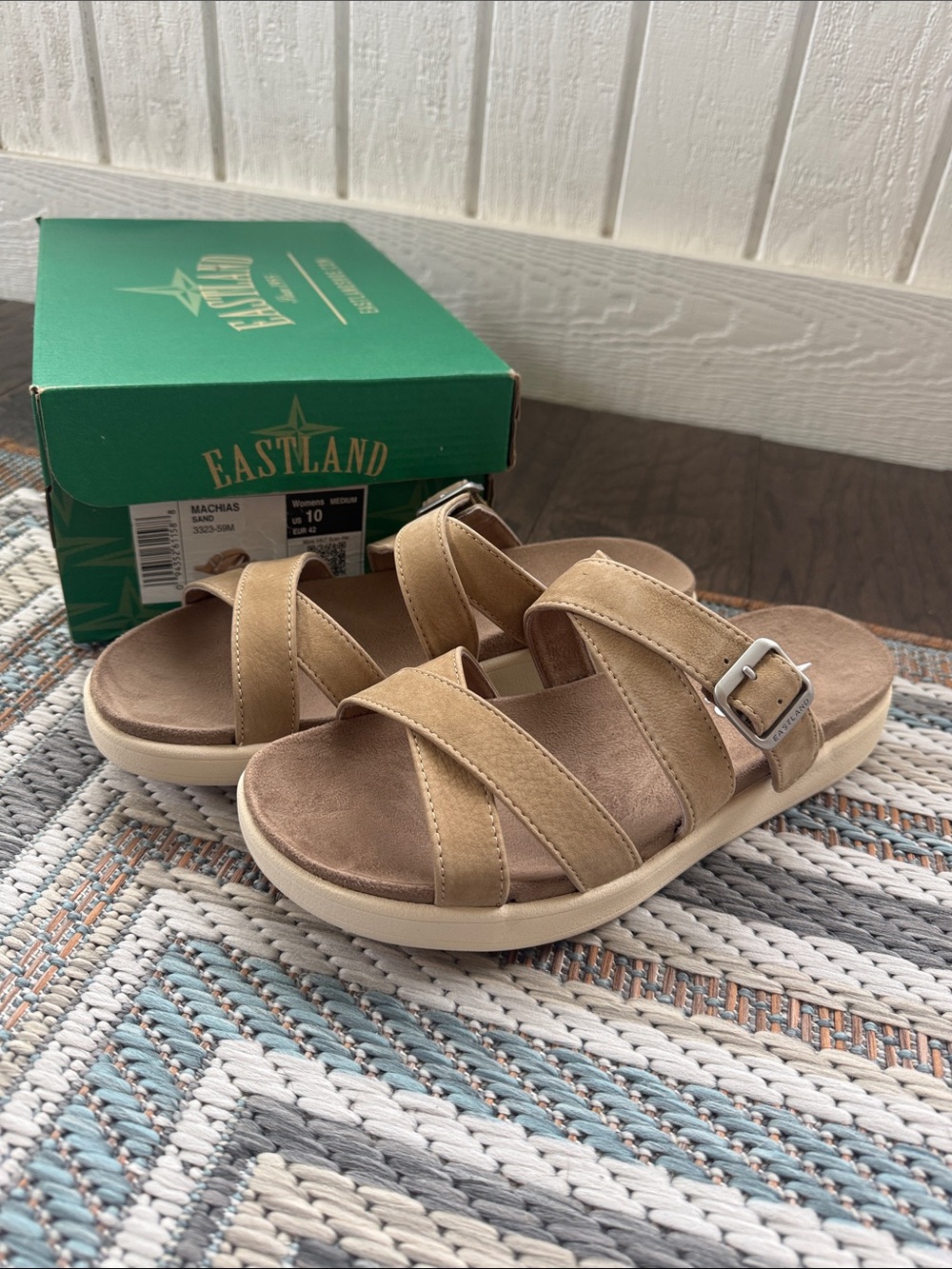 New NIB Eastland Beige Suede Leather Machias Sand Slide Sandals Womens sz 10